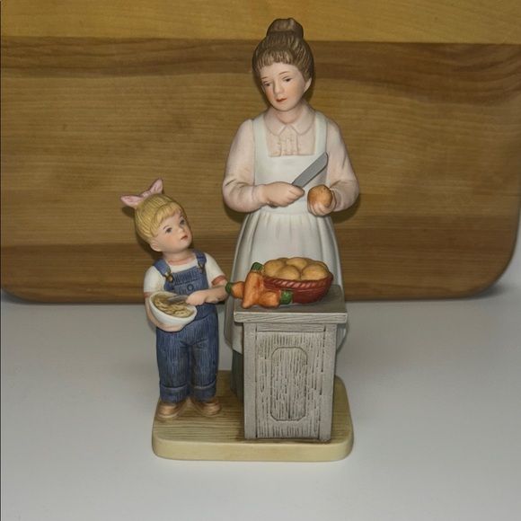 Homco Other - Denim Days porcelain figurine “Helping Mom”
